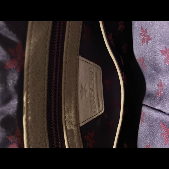 Anuschka leather shoulder bag with coin/key purse - Picture 6 of 7